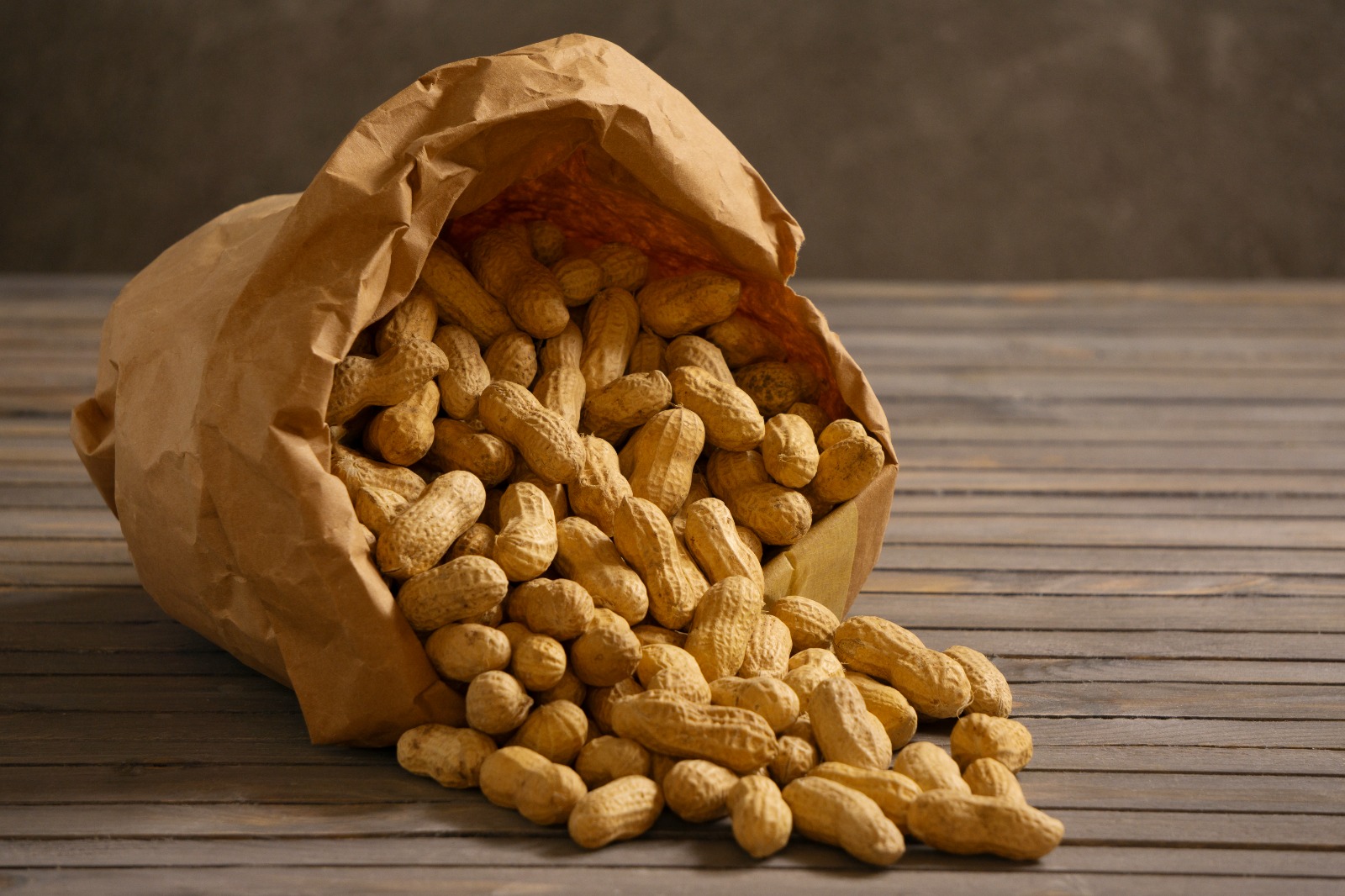 Sering Digunakan Sebagai Bahan Dasar Dalam Berbagai Produk Makanan, Ketahui Bahaya Konsumsi Berlebihan Kacang Tanah (ilustrasi: freepik)