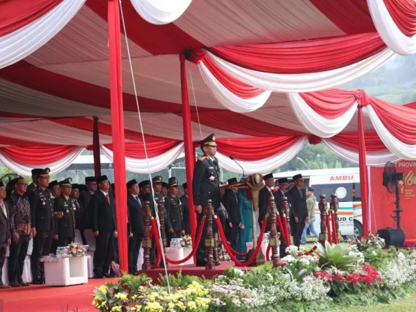 Kapolda Jabar saat menjadi inspektur upacara. Foto : Sandika Fadilah /Jabar Ekspres.com