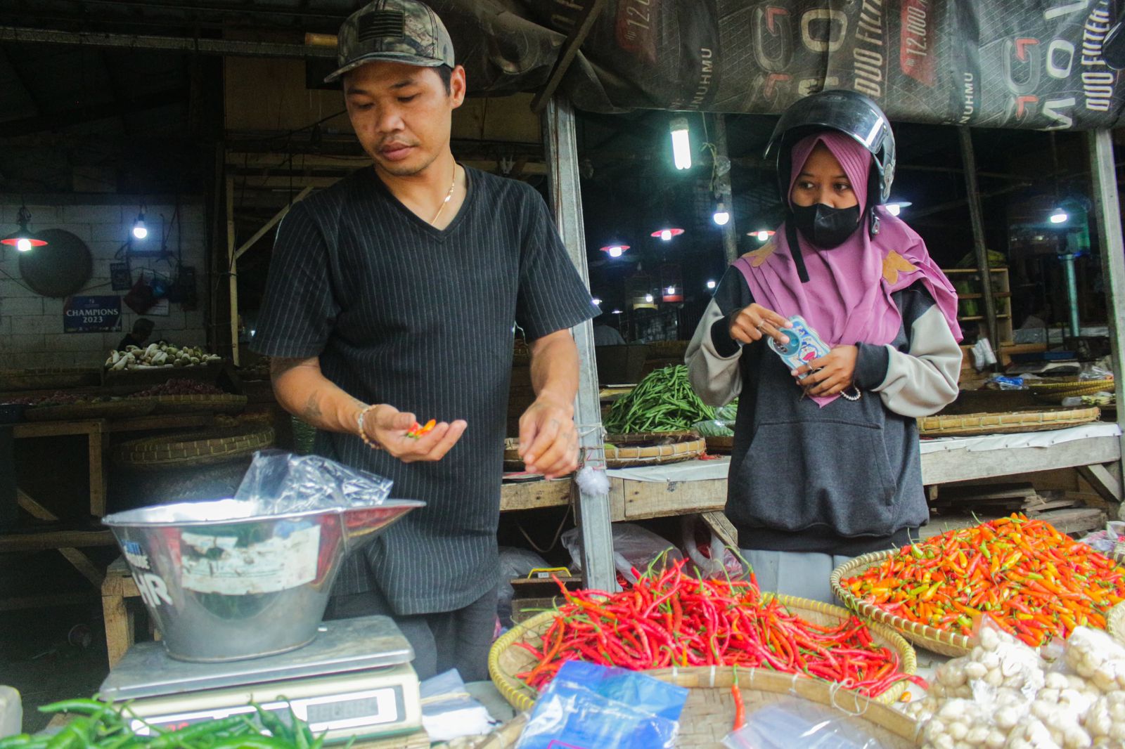 Senin (27/8), harga kepokmas di Pasar Kota mengalami kenaikan. (Pandu Muslim / Jabar Ekspre