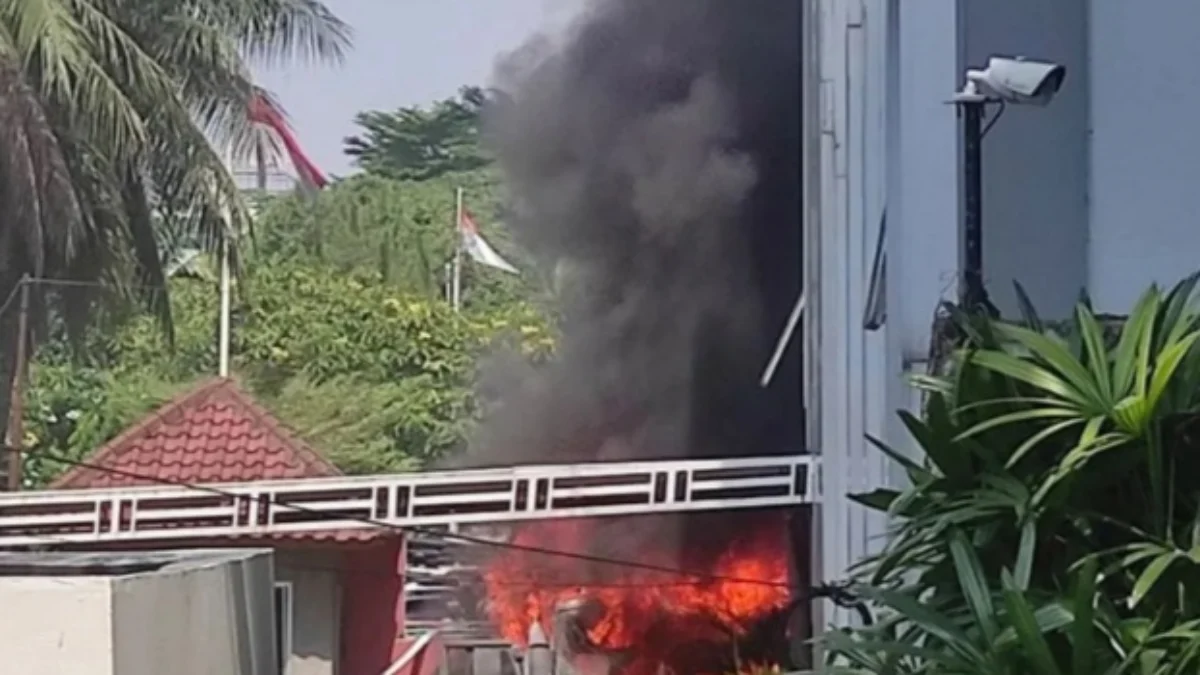 Kebakaran di Gedung F Universitas Trisakti, Cempaka Putih, Jakarta Pusat, Senin (27/5). Foto/ANTARA
