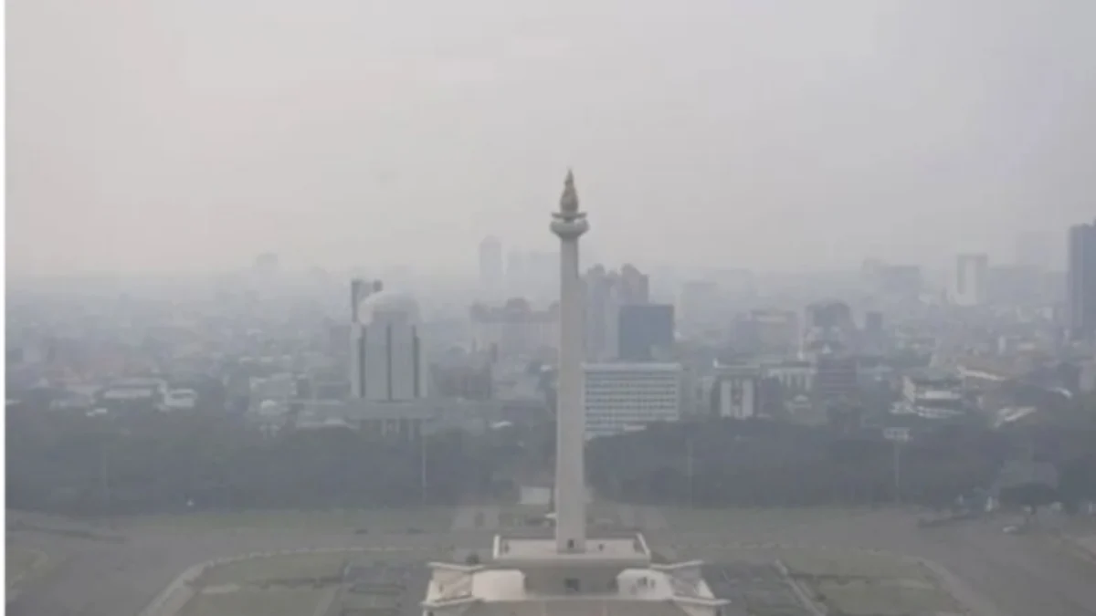 Diatas tugu monas terlihat kualitas udara Kota Jakarta. Foto/ANTARA