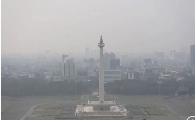 Diatas tugu monas terlihat kualitas udara Kota Jakarta. Foto/ANTARA