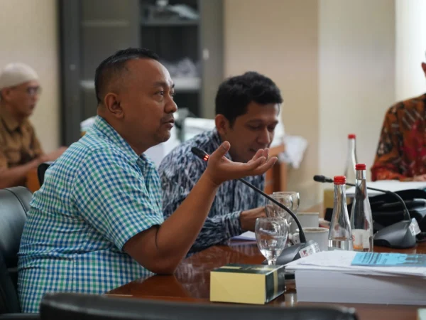 Jajaran Komisi III DPRD Kota Bogor saat menggelar rapat kerja bersama DLH Kota Bogor. (Yudha Prananda / Jabar Ekspres)