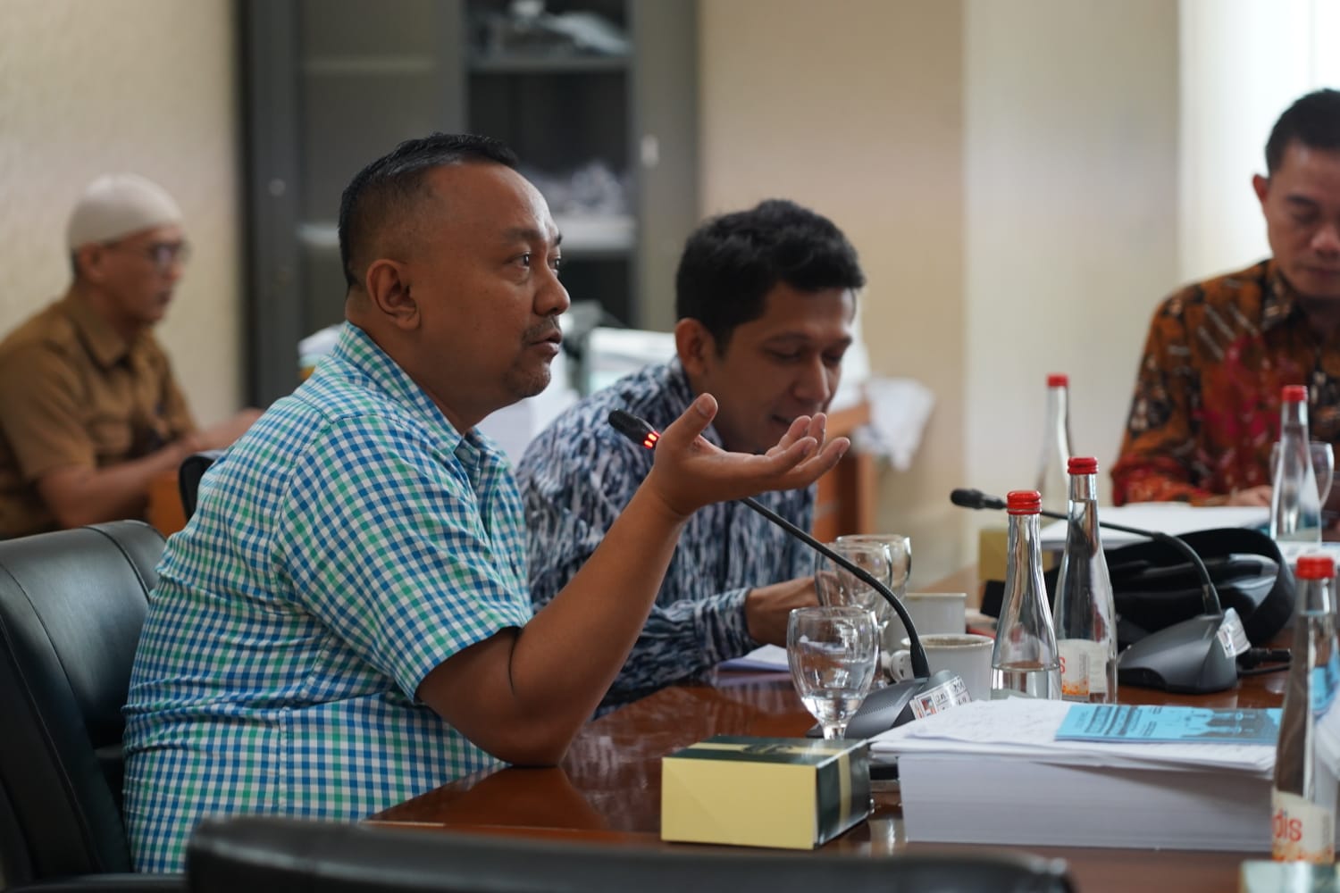 Jajaran Komisi III DPRD Kota Bogor saat menggelar rapat kerja bersama DLH Kota Bogor. (Yudha Prananda / Jabar Ekspres)