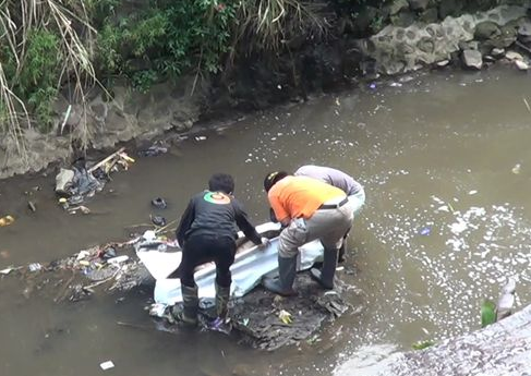 Viral Penemuan Mayat Pria di Sungai Cikendal Bandung Gegerkan Warga