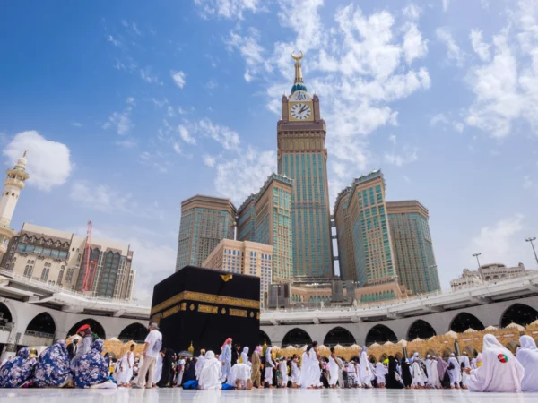 Haji, salah satu ibadah terpenting dalam agama Islam, akan segera dimulai. Jemaah haji Indonesia dari kloter pertama akan diberangkatkan pada Minggu, 12 Mei besok.