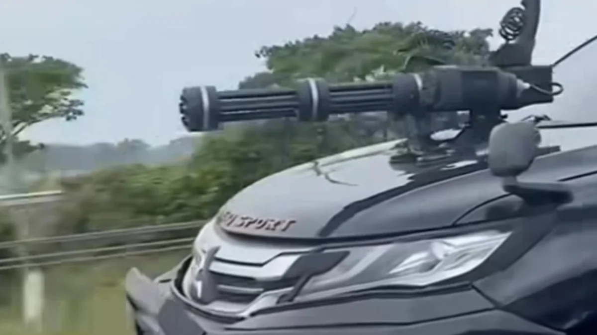 Pemilik Pajero yang Viral Pasang Gatling Gun di Kap Mobil Ngaku Cuma Buat Cari Sensasi