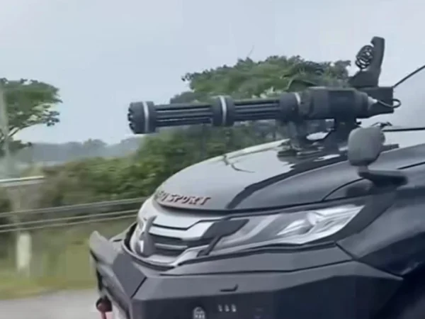 Pemilik Pajero yang Viral Pasang Gatling Gun di Kap Mobil Ngaku Cuma Buat Cari Sensasi