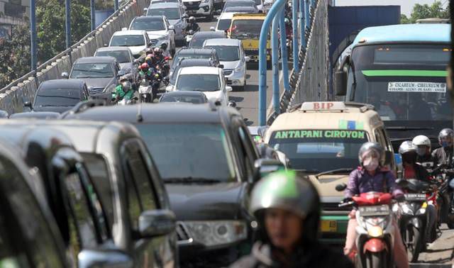 Gas buang kendaraan jadi penyumbang tertinggi buruknya kualitas udara di Kota Bandung. (Dok. Jabar Ekspres)