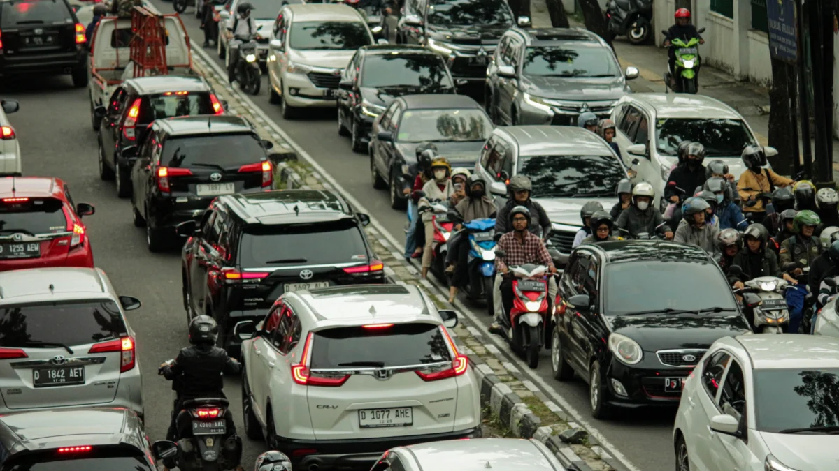 Ilustrasi: Kepadatan arus kendaraan di Jalan Gatot Subroto, Kota Bandung. (Pandu Muslim/Jabar Ekspres)