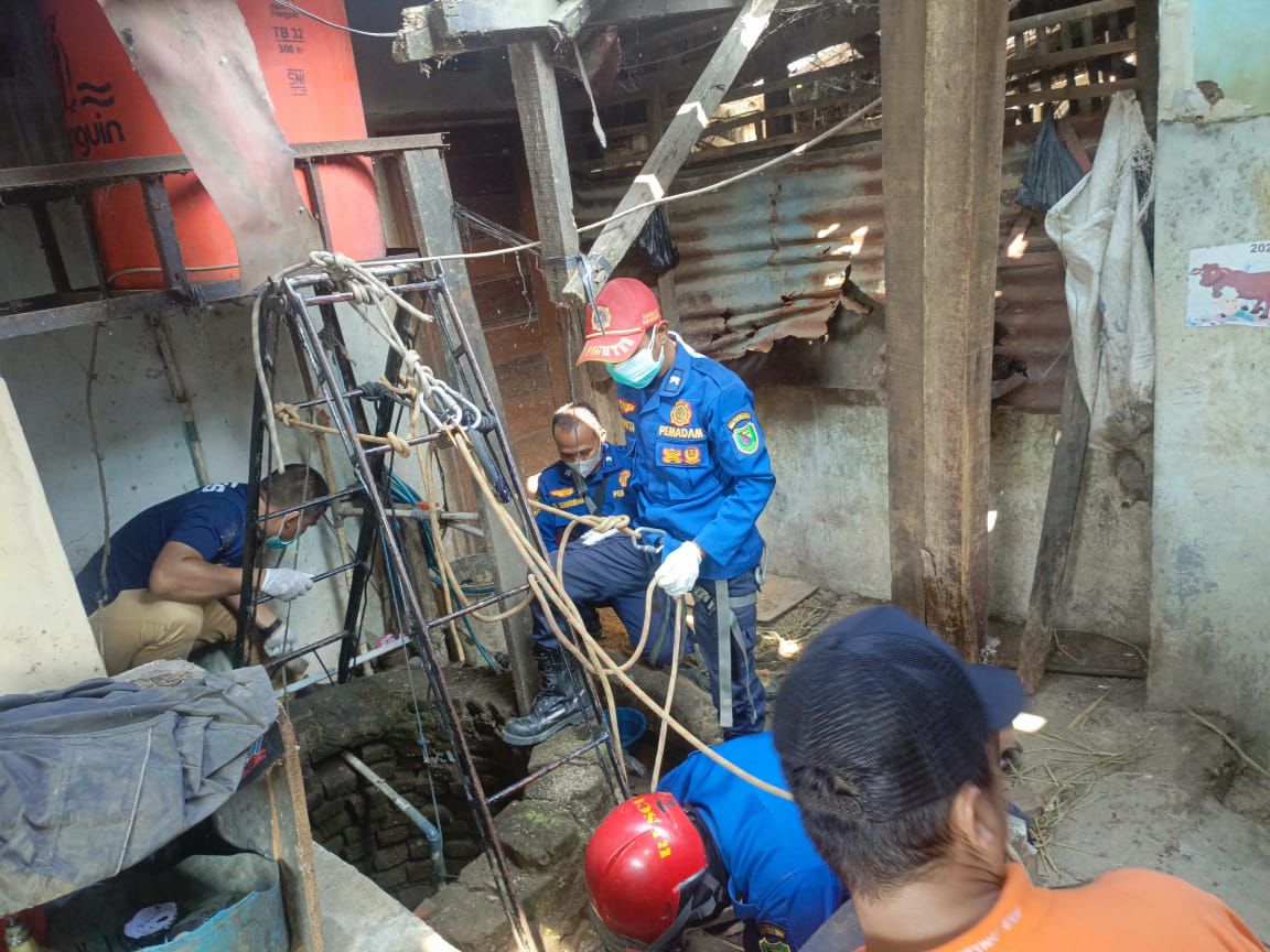 Sumur milik salah satu warga tempat ditemukannya korban diduga terjatuh di Rancaekek, Kabupaten Bandung, Sabtu (11/5). Foto Istimewa