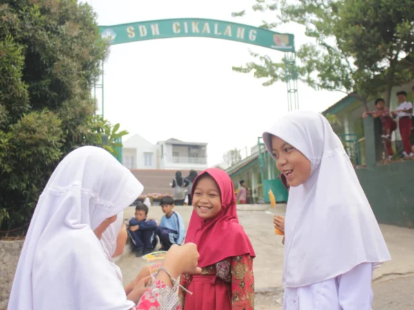 Ilustrasi: Aktivitas siswa SD di kawasan sekolah. (Pandu Muslim/Jabar Ekspres)