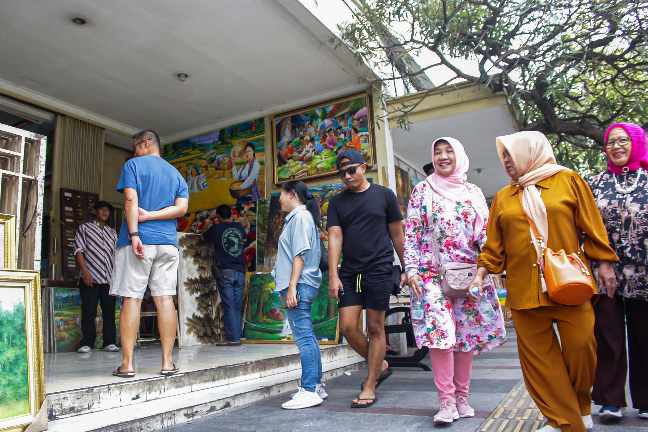 Aktivitas wisatawan Domestik di kawasan Braga, Kota Bandung. (Pandu Muslim/Jabar Ekspres)