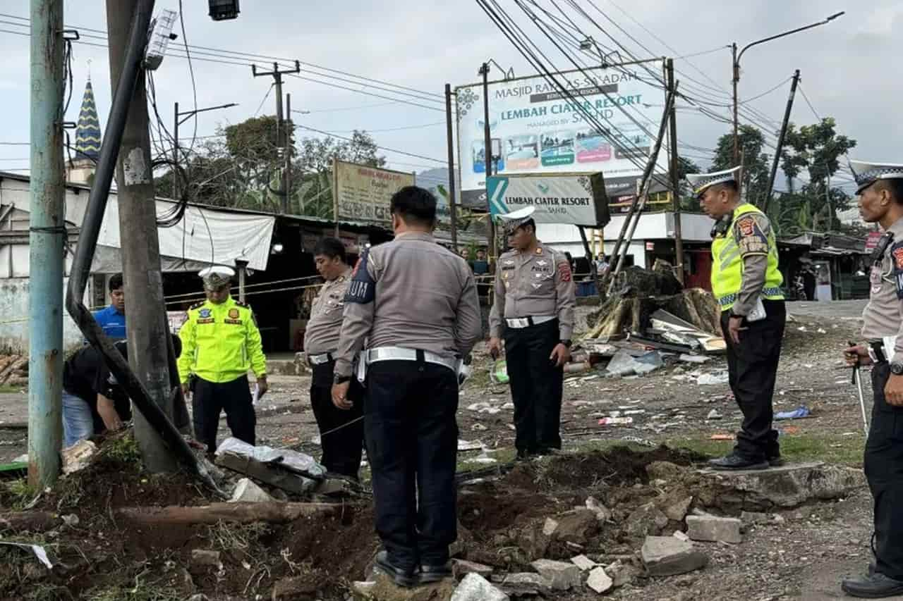 Kombes Jules Abraham Konfirmasi Sopir Bus Pariwisata SMK Lingga Kencana Depok Selamat