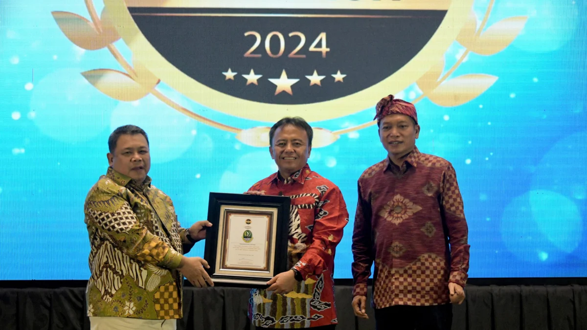 Sekda Jabar Herman Suryatman Menghadiri dan Menerima Penghargaan untuk Provinsi Jawa Barat di Acara The Asian Post Best Regional Champion 2024 bertempat di The Stone Hotel Kuta, Bali, Jum'at (31/5/2024).