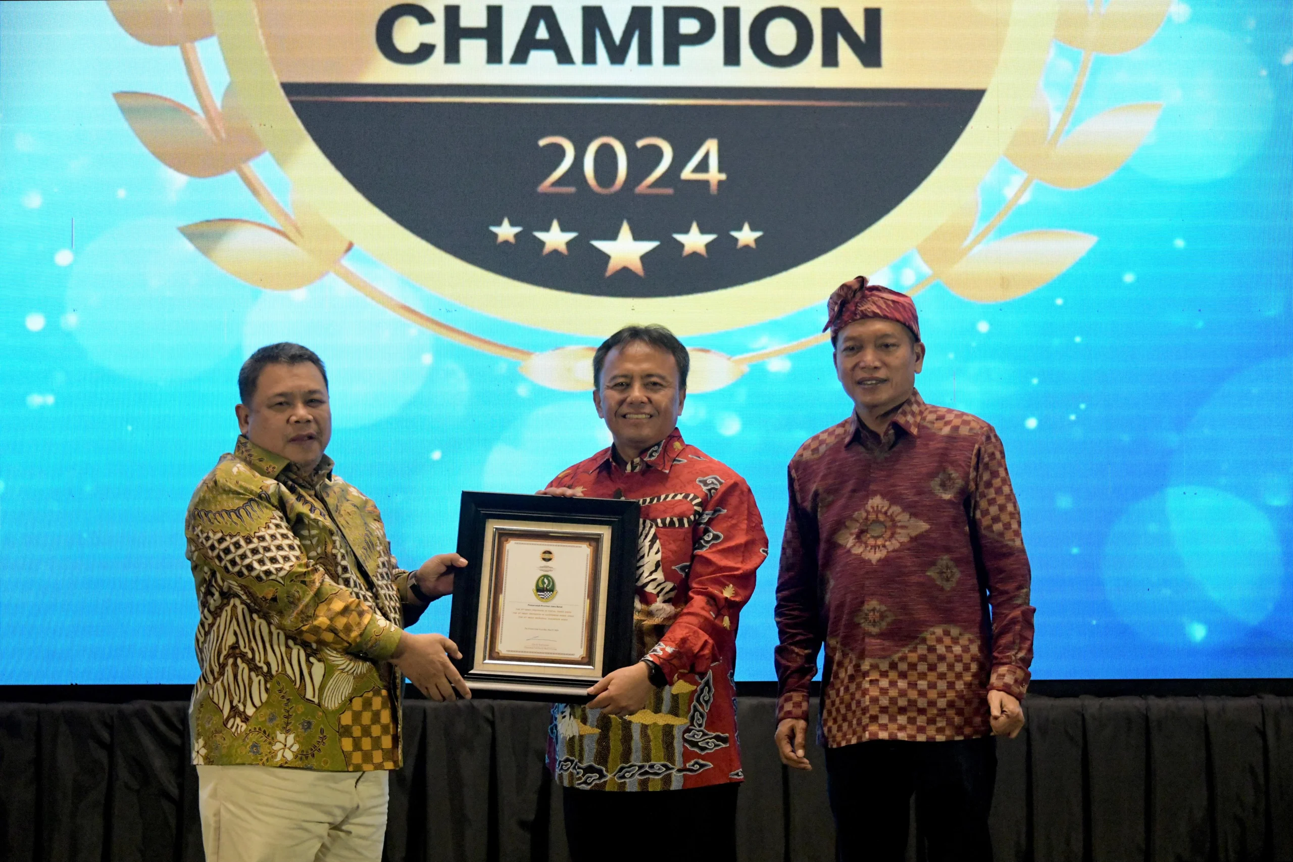 Sekda Jabar Herman Suryatman Menghadiri dan Menerima Penghargaan untuk Provinsi Jawa Barat di Acara The Asian Post Best Regional Champion 2024 bertempat di The Stone Hotel Kuta, Bali, Jum'at (31/5/2024).