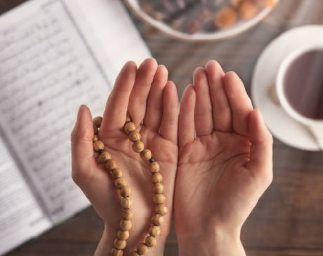 ILUSTRASI doa yang dilakukan di hari Arafah. (freepik)