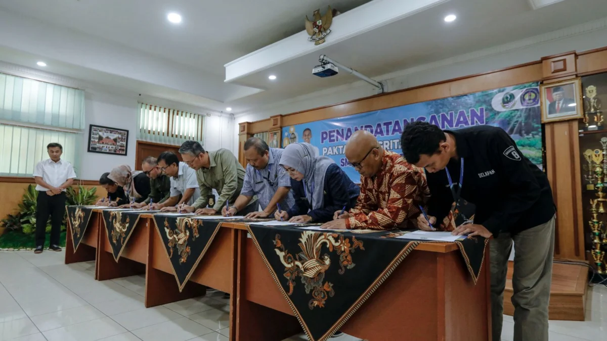 Penandatanganan Pakta Integritas untuk mewujudkan PPDB Jabar sesuai dengan prinsip-prinsip PPDB.