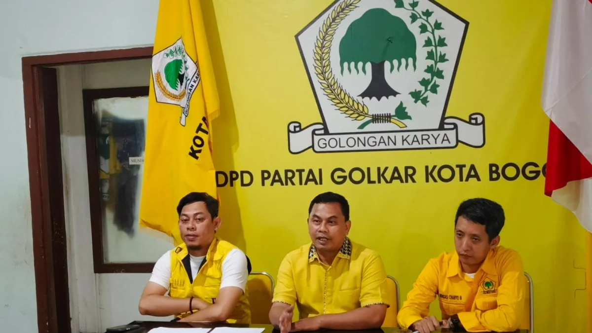 Jajaran DPD Partai Golkar Kota Bogor saat Konferensi Pers terkait Sanding Suara oleh KPU Kota Bogor, Jumat (21/6) sore. (Yudha Prananda / Jabar Ekspres)