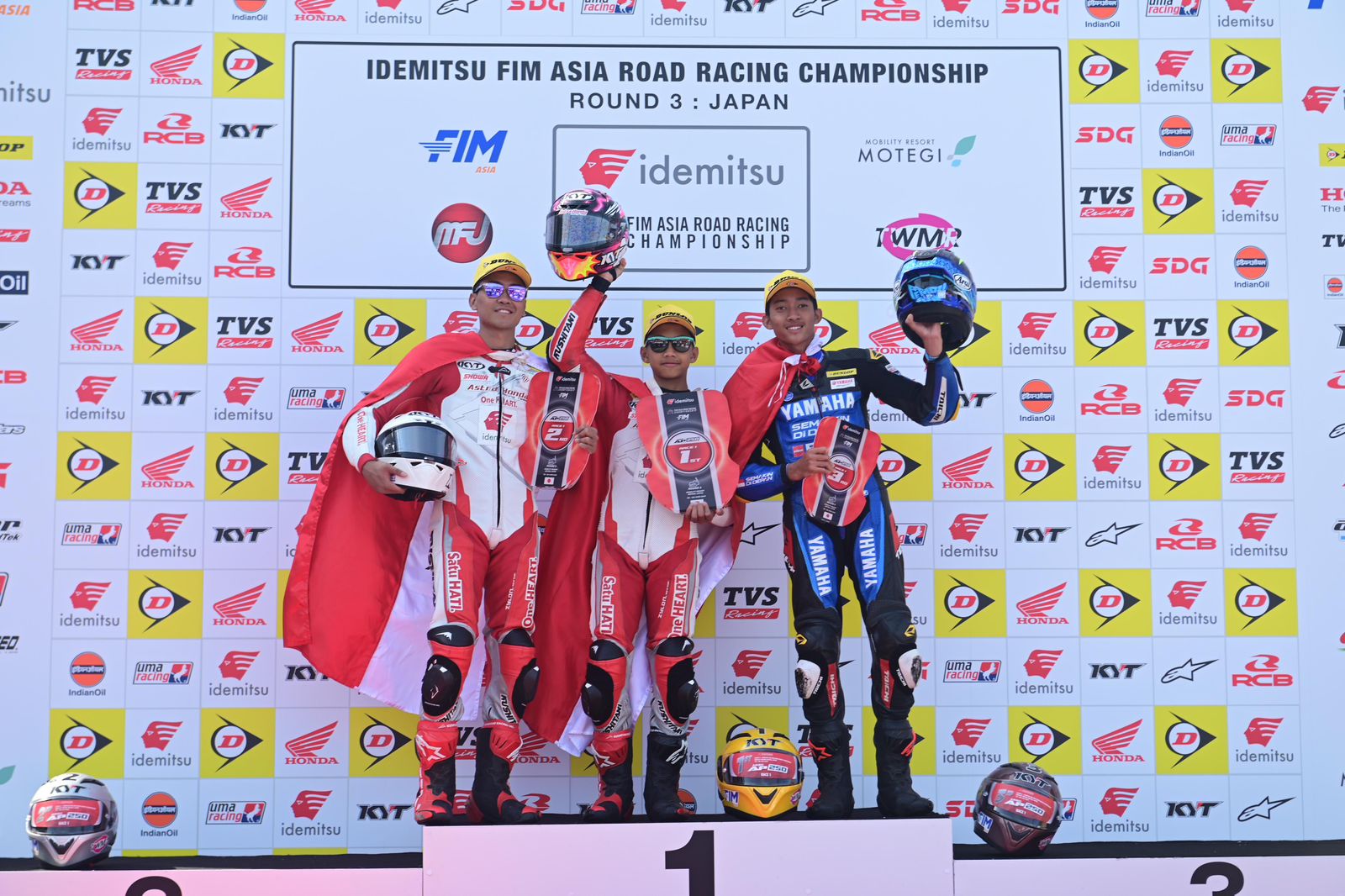 Tiga pembalap Astra Honda yang berhasil meraih podium tertinggi dalam ajang AARC 2024 di sirkuit Motegi Jepang.