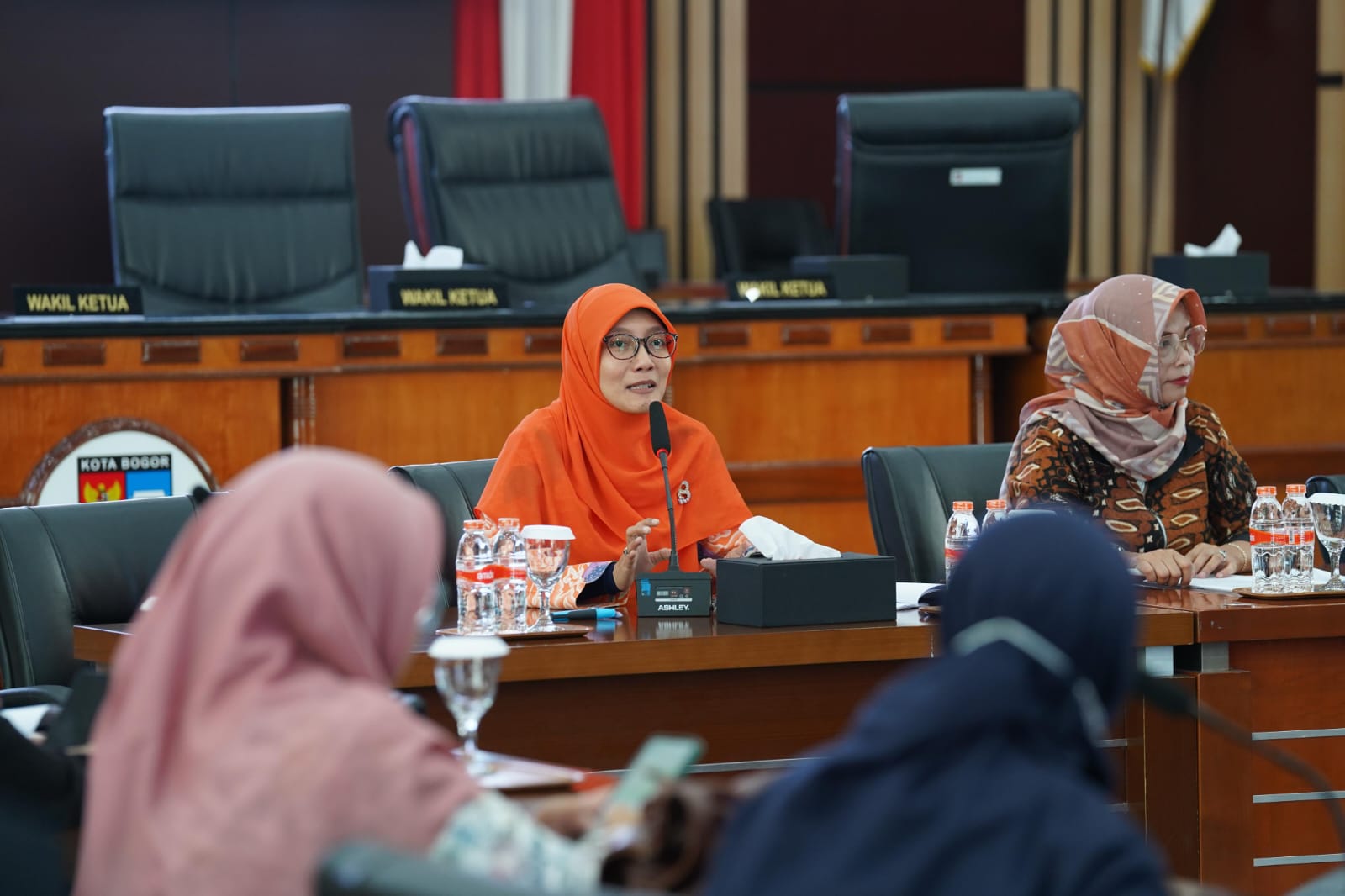 Ketua Badan Pembentukan Peraturan Daerah (Bapemperda) DPRD Kota Bogor, Anna Mariam Fadhilah (Tengah). (Foto: Humpro DPRD Kota Bogor)