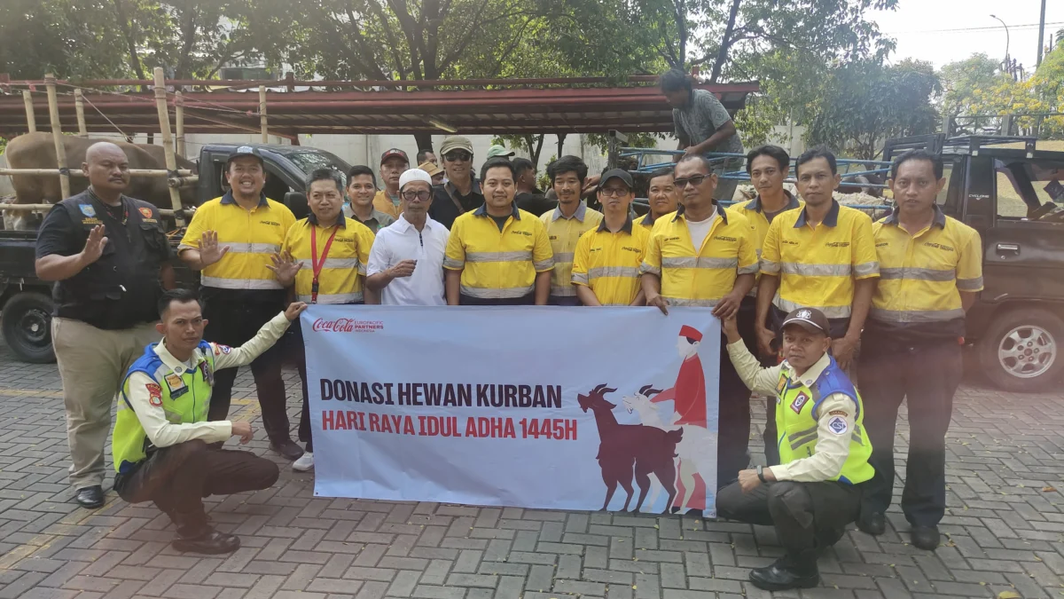 Berkah Idul Adha 1445 Hijriah, CCEP Indonesia Bagikan Hewan Qurban dan Dukung Pengembangan Masyarakat