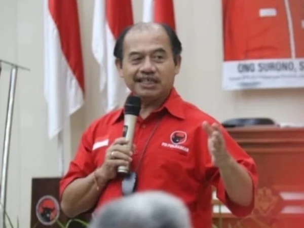 Sekretaris DPD PDI Perjuangan Jawa Barat Ketut Sustiawan saat memberikan keterangan mengenai rencana Rapat Kerja Daerah pada 26-27 Juni di Cirebon.