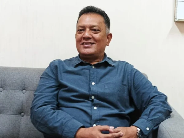 Pengurus DPC PDIP Kota Bandung Folmer Siswanto Silalahi saat memberikan keterangan mengenai Fun Bike to Tribute Soekarno pada Minggu 9 Juni 2024.