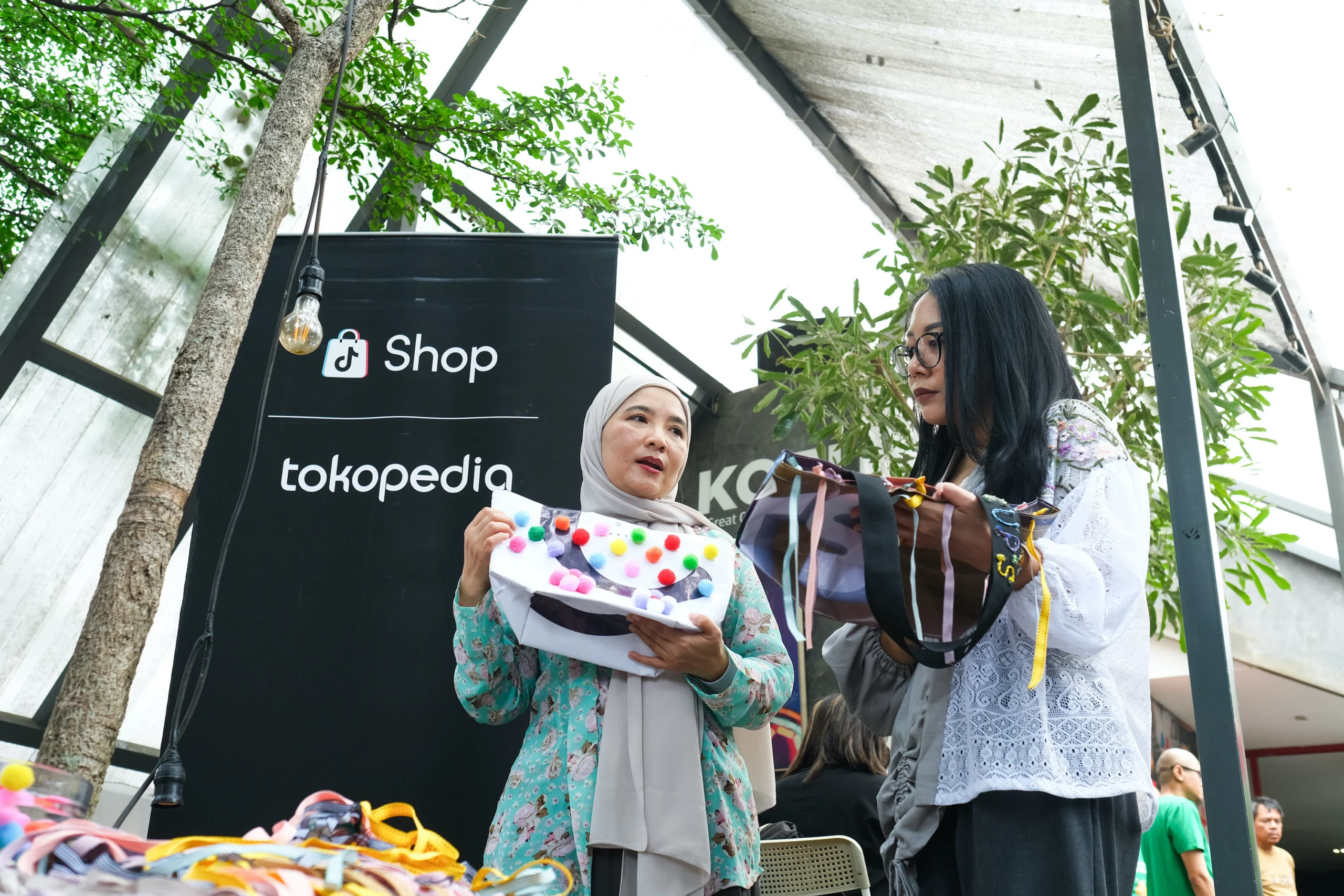 Transaksi produk fashion di Jabar melalui Tokopedia dan ShopTokopedia alami kenaikan hingga 2 kali lipat pada semester 1 2024.
