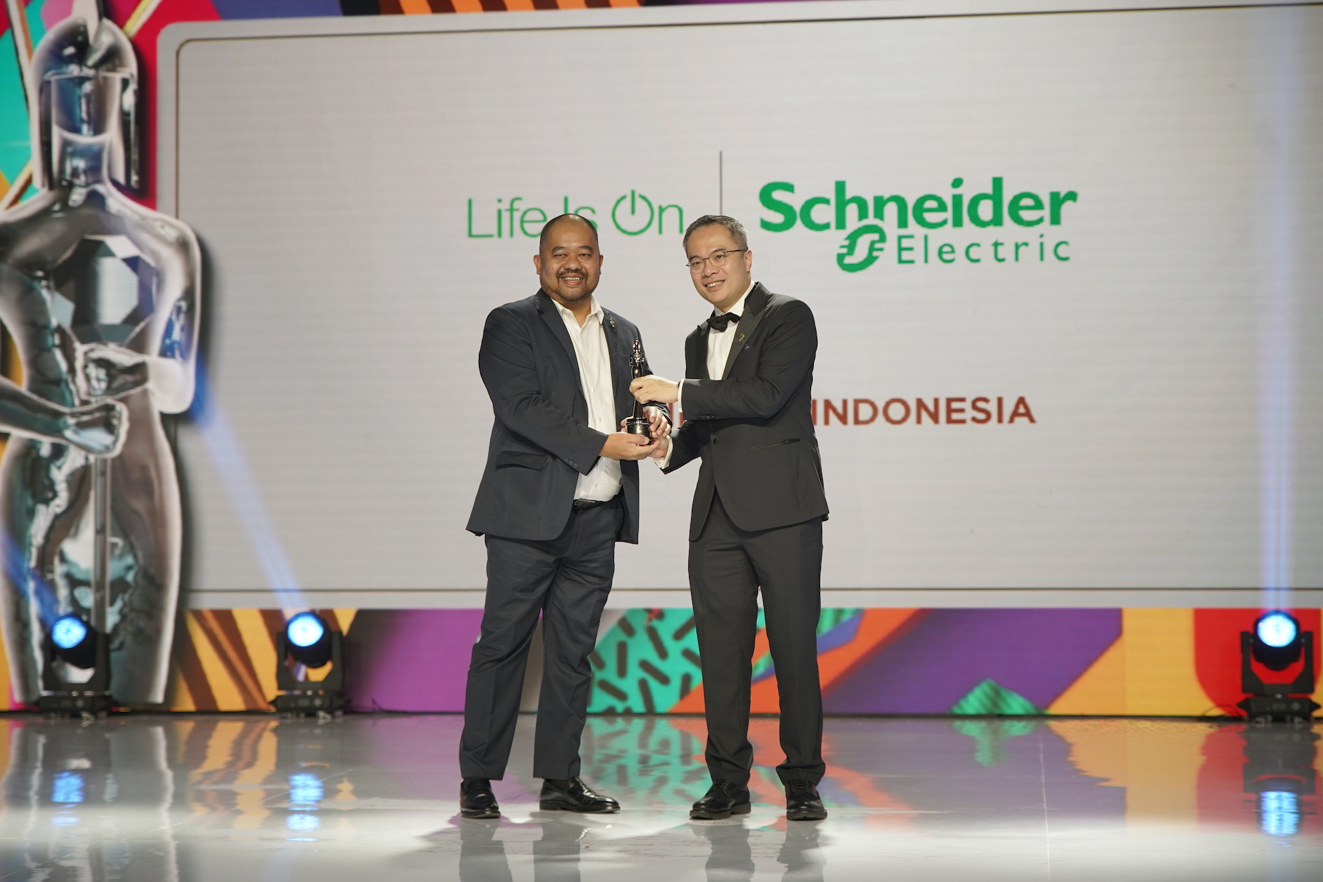 Penghargaan “Best Companies to Work For in Asia 2024” yang dianugerahi oleh HR Asia menandai kemenangan kedua kali berturut-turut bagi Schneider Electric setelah sebelumnya meraih penghargaan yang sama pada tahun 2023.