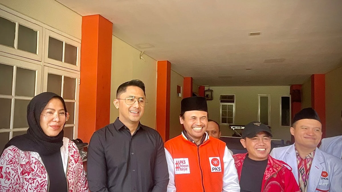 Jajaran struktural DPC PDIP, dan DPD PKS Kabupaten Bandung Barat usai membahas kerjasama Pilkada 2024. Kamis (20/6). Dok Jabar Ekspres/wit