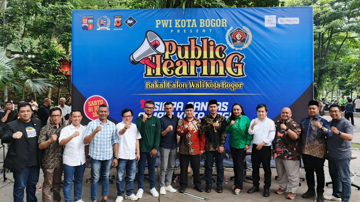 Jajaran pengurus PWI Kota Bogor, KPU dan Bawaslu bersama para Bacawalkot Bogor. (Yudha Prananda / Jabar Ekspres)