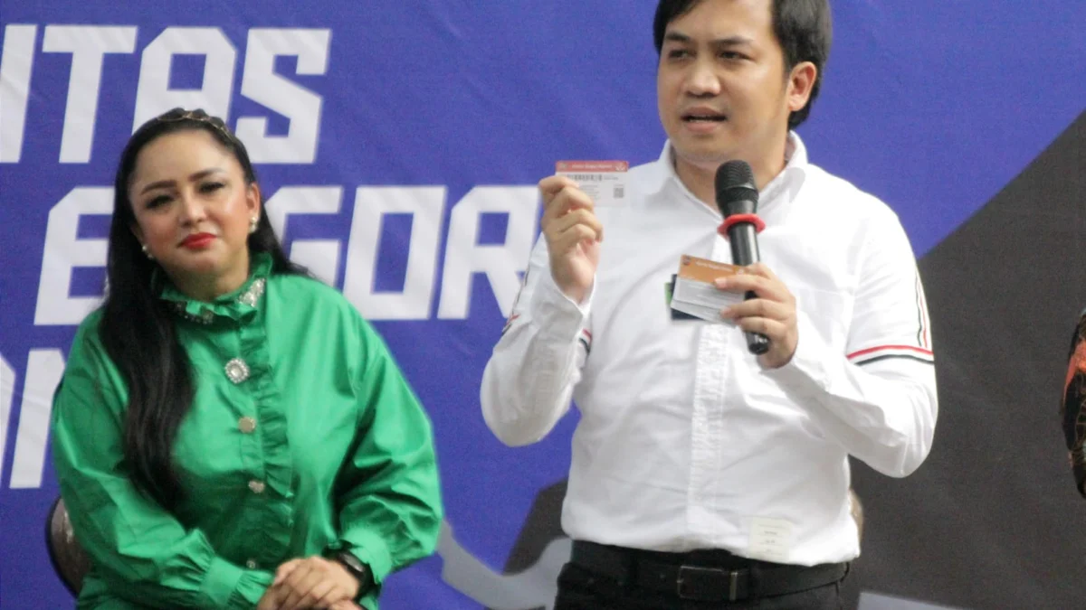 Bacawalkot Bogor, Aji Jaya Bintara saat menjelaskan gagasannya di acara Public Hearing PWI Kota Bogor. (Yudha Prananda / Jabar Ekspres)