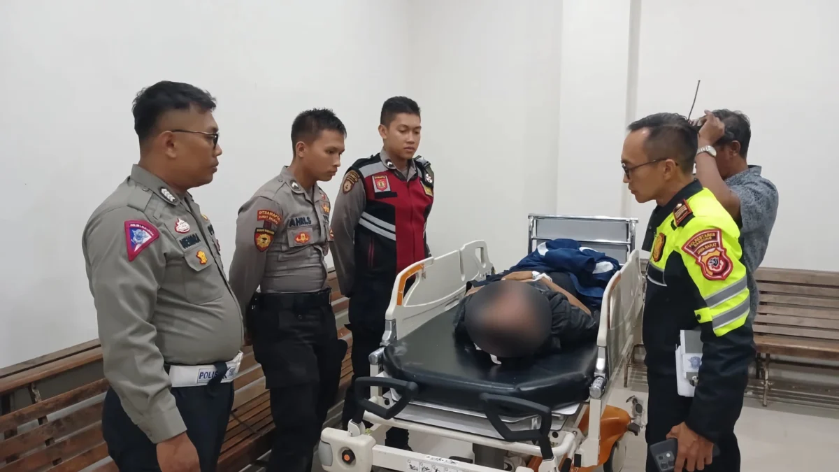 Bobotoh yang meninggal dunia setelah terjatuh dari atas kendaraan roda empat di Flyover Pasupati, Kota Bandung. (Dok: Satlantas Polrestabes Bandung)