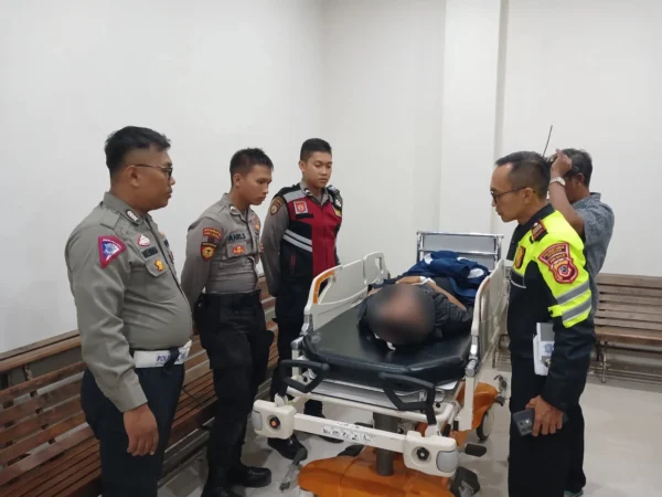 Bobotoh yang meninggal dunia setelah terjatuh dari atas kendaraan roda empat di Flyover Pasupati, Kota Bandung. (Dok: Satlantas Polrestabes Bandung)