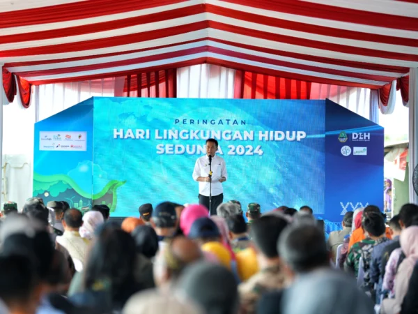 Penjabat Gubernur Jawa Barat Bey Machmudin menghadiri Puncak Peringatan Hari Lingkungan Hidup Tingkat Provinsi Jabar di Taman Ikon Sektor 8 Citarum, Kabupaten Bandung, Kamis (20/6/2024).(Foto: Biro Adpim Jabar)