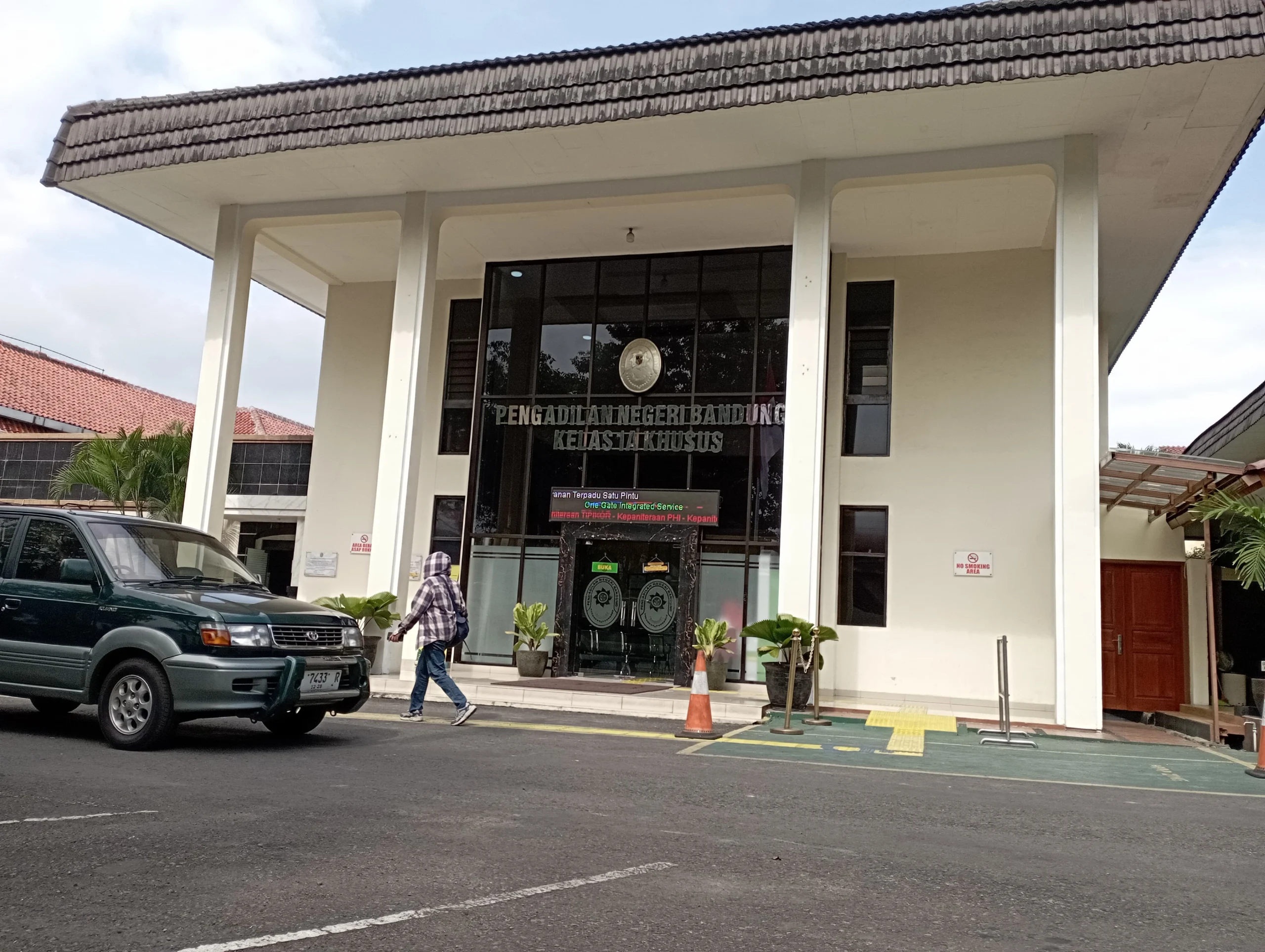 Dok. PN Bandung Tunda sidang praperadilan Pegi Setiawan. Senin (26/6). Foto. Sandi Nugraha.