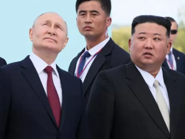 Putin Tiba di Korut, Karpet Merah dan Pelukan Hangat dari Kim Jong Un