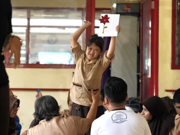 Milenial PNM gelar kegiatan berbagi asa bersama siswa SLB Rawinala di Jakata Timur pada Rabu (29/5) dalam rangka rayakan HUT ke-25.