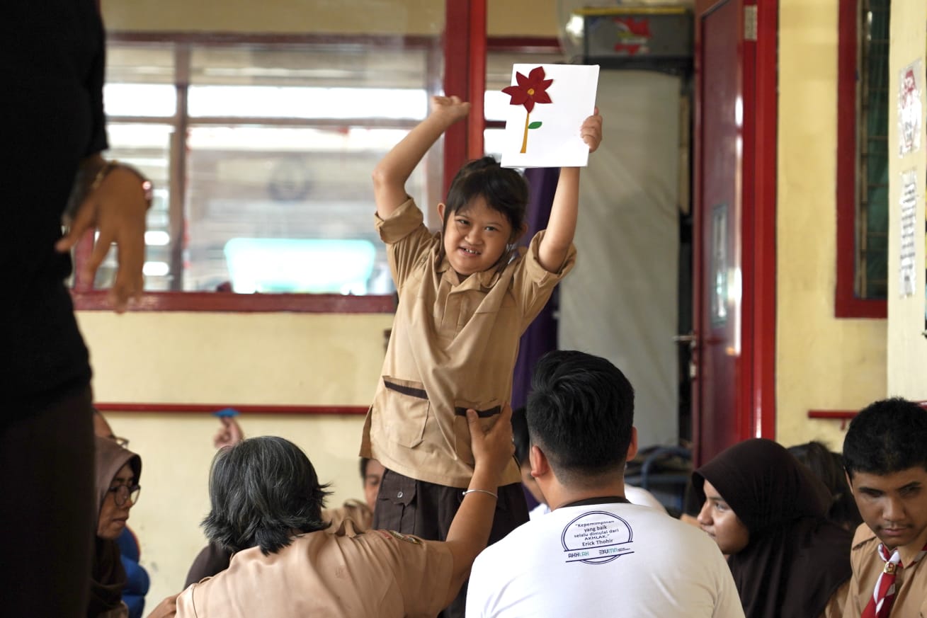 Milenial PNM gelar kegiatan berbagi asa bersama siswa SLB Rawinala di Jakata Timur pada Rabu (29/5) dalam rangka rayakan HUT ke-25.