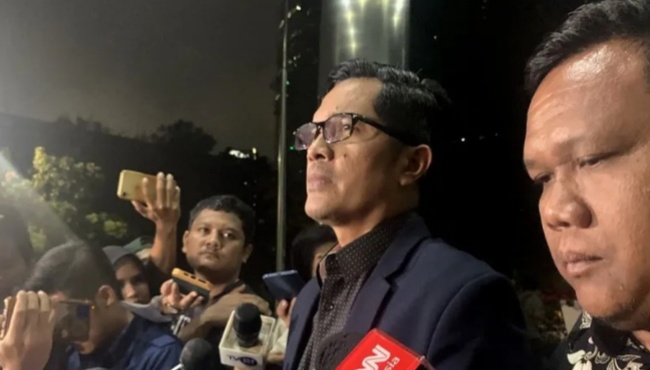 Tim hukum Syahrul Yasin Limpo (SYL), Febri Diansyah memberi keterangan pers di Gedung KPK, Jakarta, Kamis malam (12/10/2023). foto/ANTARA