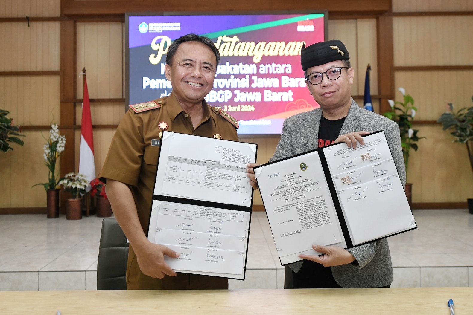 Sekda Jawa Barat Herman Suryatman menghadiri Penandatangan Kerja Sama antara Pemprov Jabar dengan Balai Besar Guru Penggerak (BBGP) terkait peningkatan kompetensi guru di Jabar di kantor BBGP, Kota Bandung, Senin (3/6/2024).(Foto: Rizal Fs/Biro Adpim Jabar)