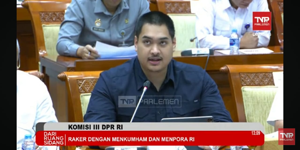 Menpora Dito Ariotedjo saat membahas proses naturalisasi pesepak bola Calvin Verdonk dan Jens Raven dalam rapat dengan Komisi III DPR RI, Jakarta, Senin (3/6/2024). / Tangkapan Layar