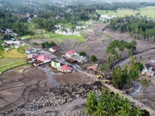 Foto udara penampakan kerusakan lahan pertanian akibat banjir dingin di Kabupaten Tanah Datar. Foto/ANTARA/Fandi Yogari