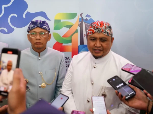 Ketua DPRD Kota Bogor, Atang Trisnanto bersama Pj Wali Kota Bogor, Hery Antasari. (Yudha Prananda / Jabar Ekspres)