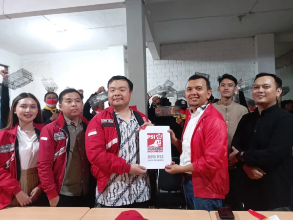 Dok. Ir. H. Juwanda atau Ajun saat daftar Cawalkot 2024 lewat penjaringan DPD PSI Kota Bandung. Rabu, (5/6). Foto. Sandi Nugraha.