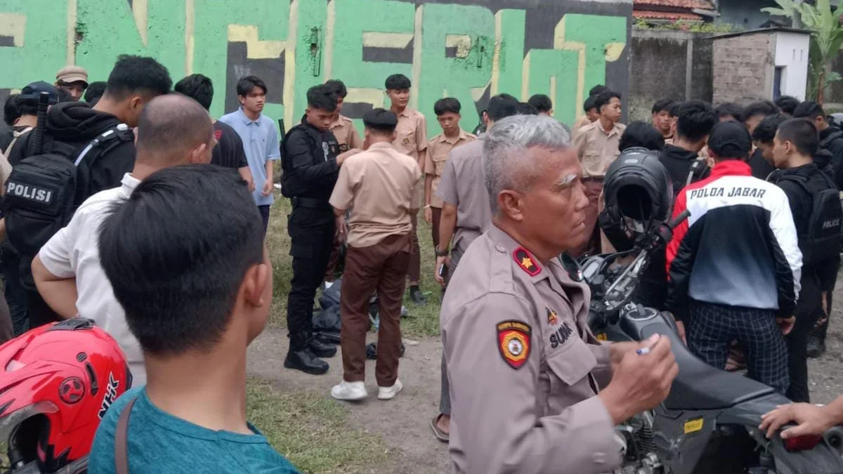 Detik-detik jajaran Polsek Bogor Barat mengamankan puluhan pelajar yang diduga terlibat aksi tawuran. (Yudha Prananda / Istimewa)