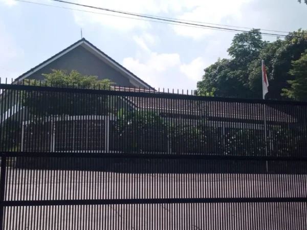 Rumah dinas yang dipakai oleh Arsan Latif di Jalan Ciloa, Desa Pasirhalang, Kecamatan Cisarua, KBB sudah kosong. Minggu (9/6). Dok Jabar Ekspres/wit