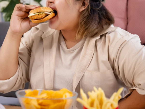 Berbahaya Bagi Kesehatan, Ketahui Cara Cegah & Atasi Obesitas (ilustrasi: freepik)