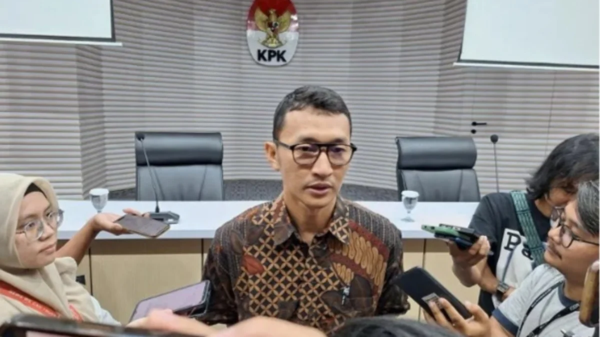 Juru Bicara KPK Budi Prasetyo berikan keterangan kepada wartawan di Gedung Merah Putih KPK, Jakarta Selatan, Selasa (11/6). Foto/ANTARA